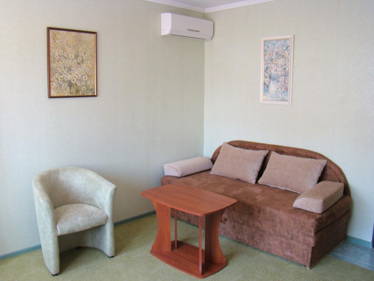 Mini-hotel in Odessa Yard Exterior foto