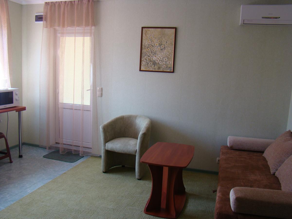 Mini-hotel in Odessa Yard Exterior foto